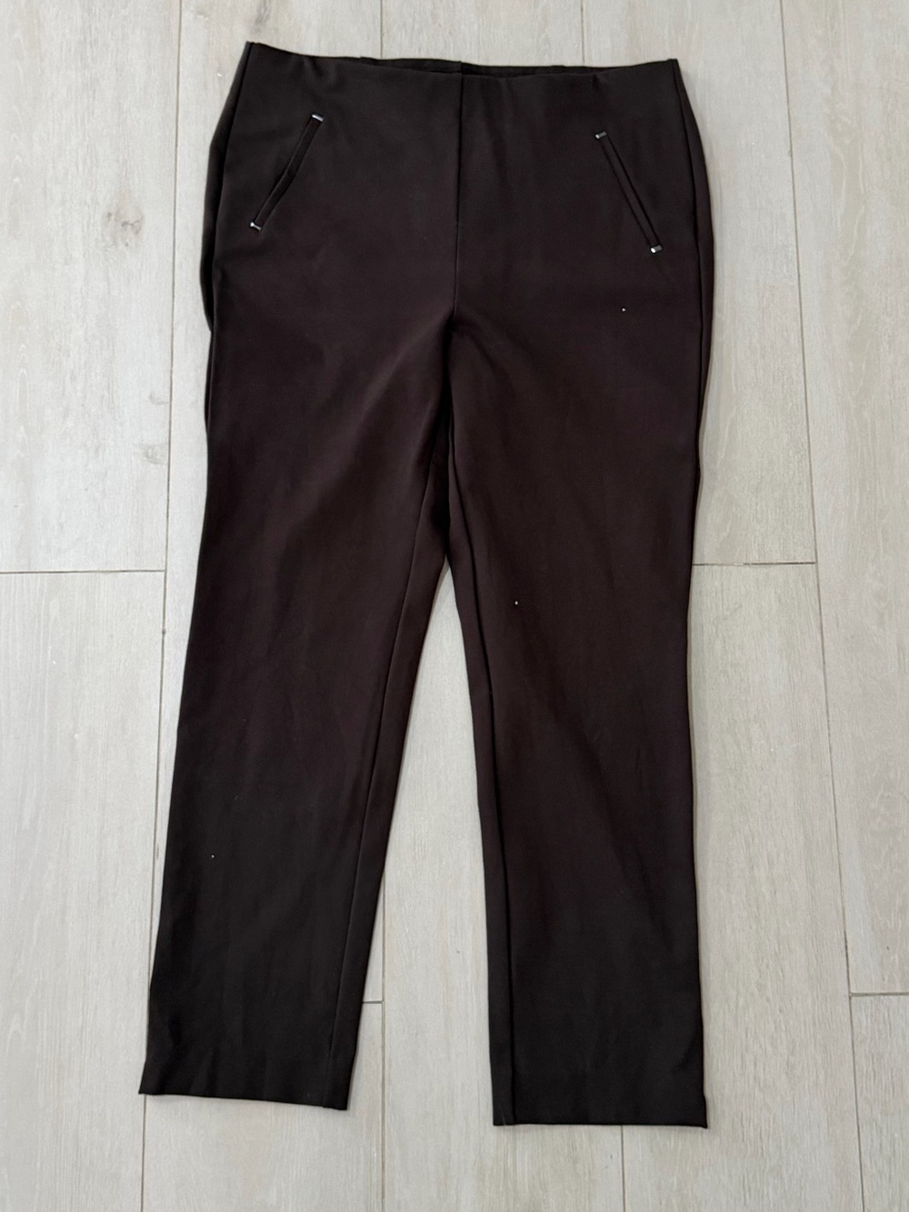 Chico’s cropped ankle pants in chocolate brown